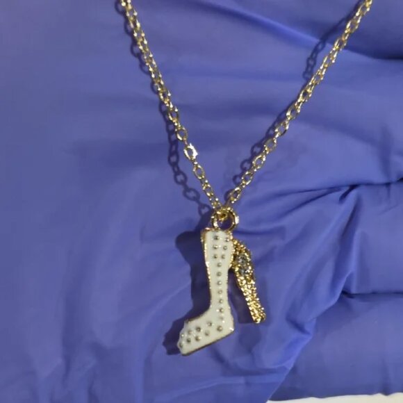 Gold & White High Heel Stiletto Pendant Necklace – Fashion Charm Jewelry Women - Picture 4 of 7